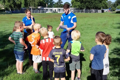 Luisterende kinderen naar de leraar